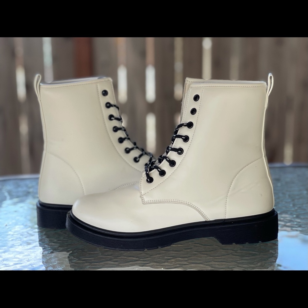 Charles Albert boots size 10 women
Style- doctor